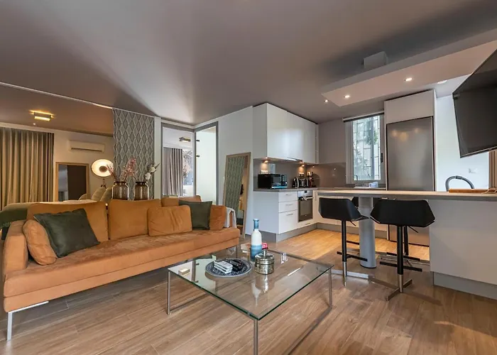 Phaedrus Living: Luxury Flat Vouliagmeni
